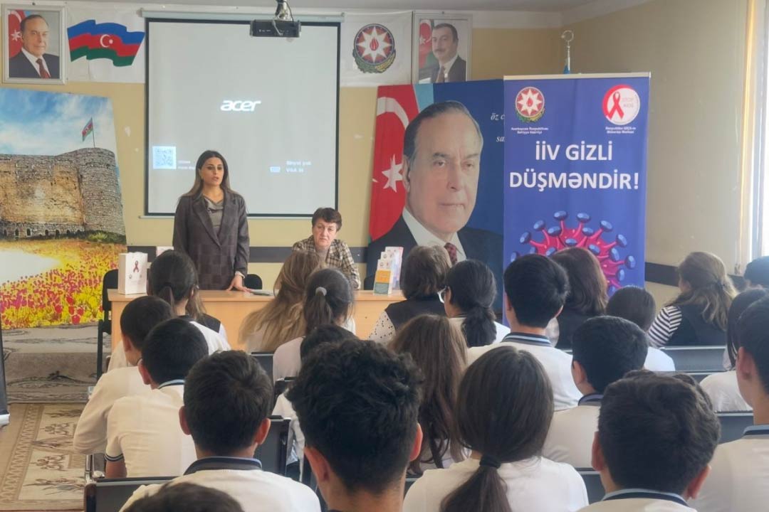 Gəncə şəhəri 13 nömrəli tam orta məktəbdə İİV-lə bağlı maarifləndirici aksiya keçirilib