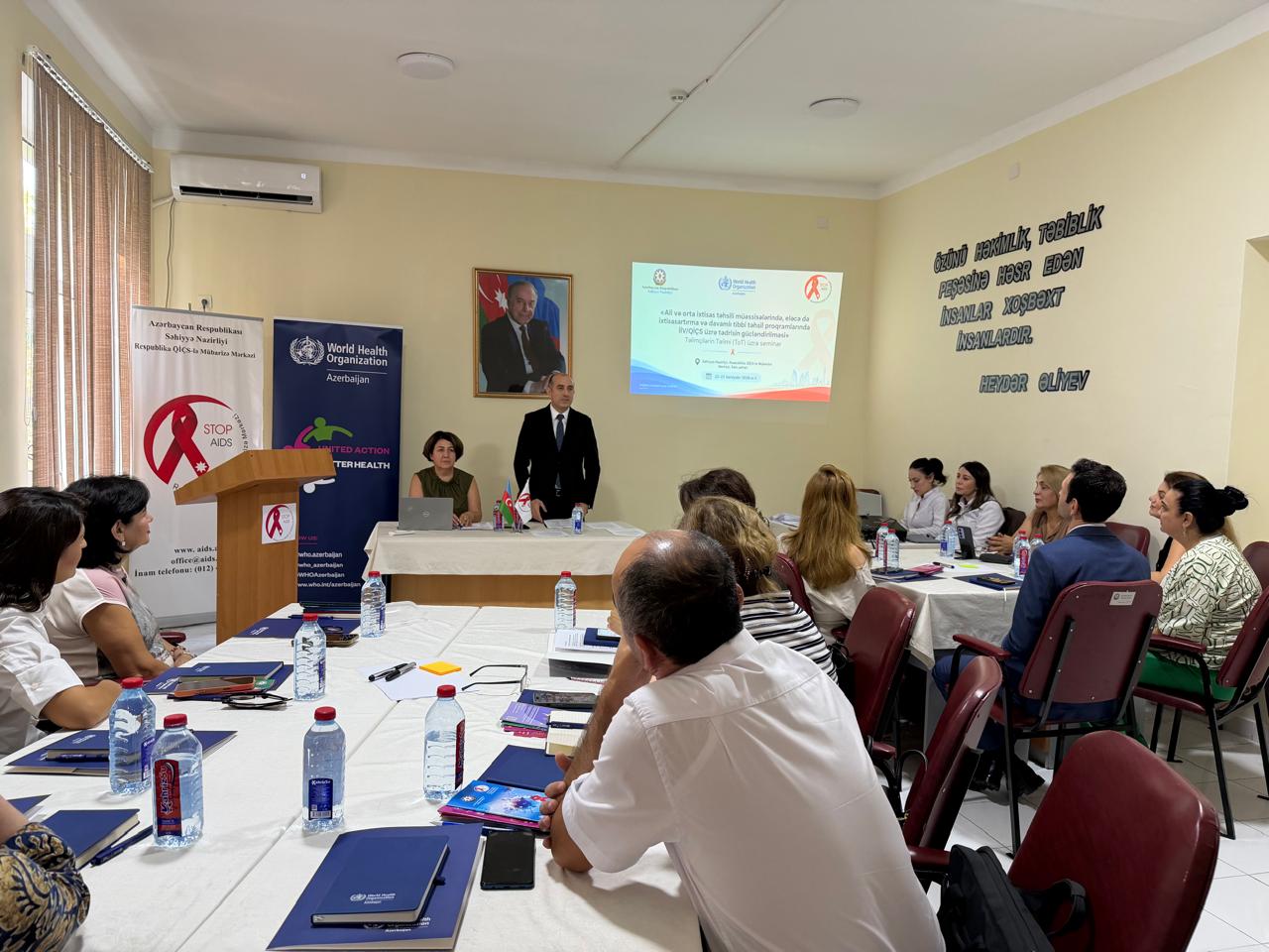 İİV/QİÇS üzrə təhsil proqramlarının gücləndirilməsinə dair təlim keçirilib